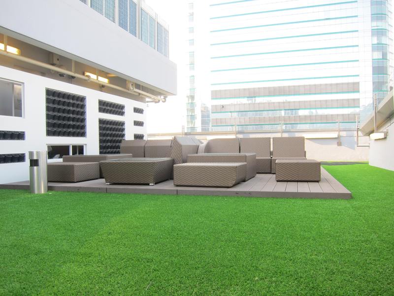 Artificial turf and seating in a rooftop recreation area